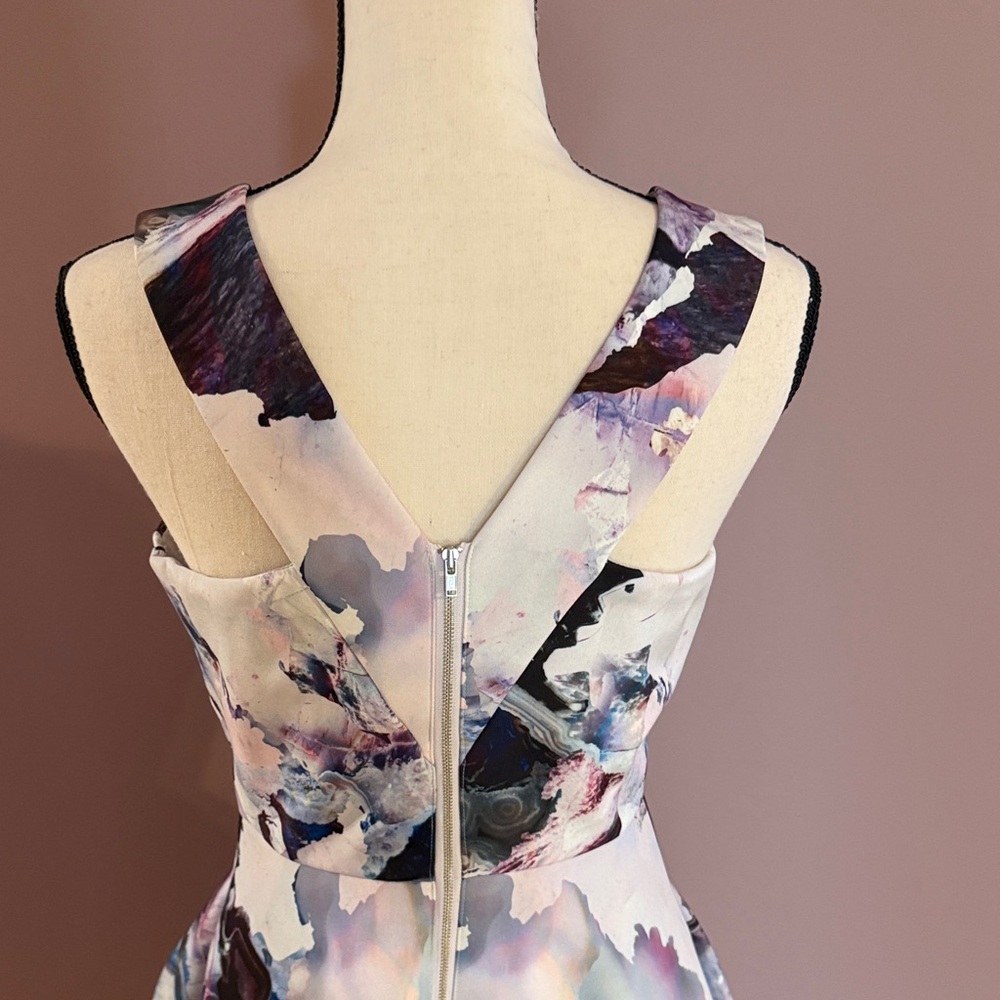 Stylestalker Abstract Print Mini Dress - Picture 6 of 7